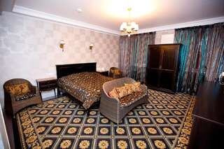 Гостиница City Hotel Брянск Двухместный номер Делюкс с 1 кроватью и гидромассажной ванной-2