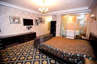 Гостиница City Hotel Брянск Двухместный номер Делюкс с 1 кроватью и гидромассажной ванной-1